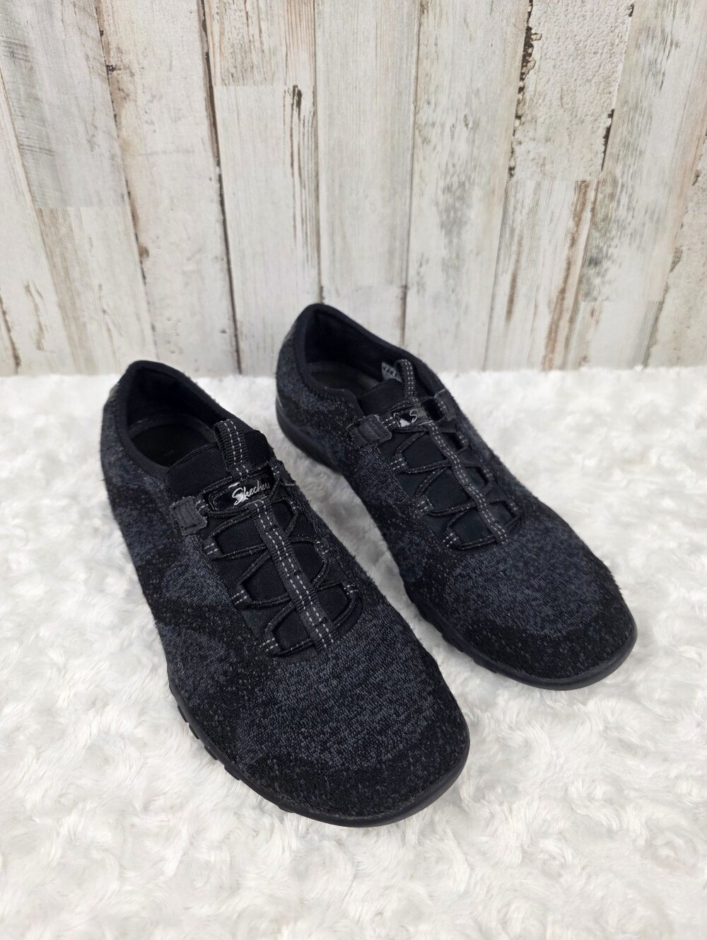 Skechers Women's Relaxed Fit: Breathe Easy Black Slip-on Bungee Sneakers Size 7